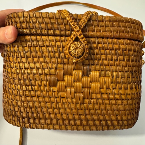 Handbags - Handcrafted Woven Tan Bag